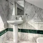 Two-floor Penthouse W/ Tub & Outdoor Terrace شقة
