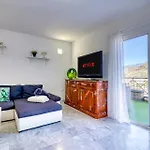 Two-floor Penthouse W/ Tub & Outdoor Terrace شقة أرونا