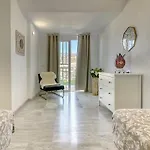Two-floor Penthouse W/ Tub & Outdoor Terrace شقة أرونا