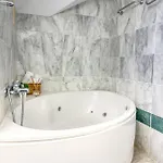 Two-floor Penthouse W/ Tub & Outdoor Terrace شقة أرونا