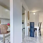 Two-floor Penthouse W/ Tub & Outdoor Terrace * أرونا