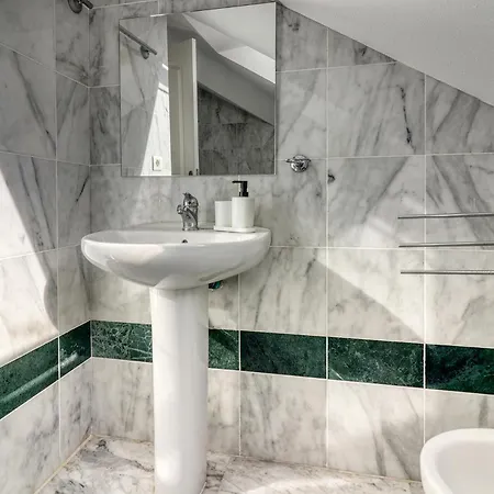 Two-floor Penthouse W/ Tub & Outdoor Terrace Апартаменты