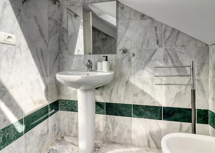 Two-floor Penthouse W/ Tub & Outdoor Terrace Apartment