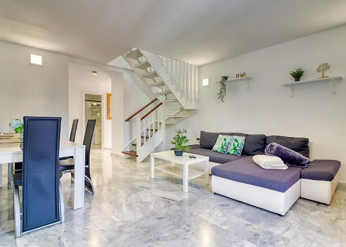 Two-floor Penthouse W/ Tub & Outdoor Terrace Apartment