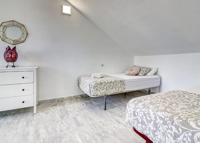 Two-floor Penthouse W/ Tub & Outdoor Terrace Apartment *